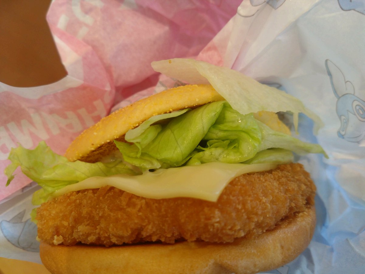 hazeru_7's tweet photo. @empty_b0ttle もう終わっちゃいますが、えび食べました🍔
「空き瓶さんも確かえび好きだったような・・・？」と思い出して書いています。
おいしかったです。
空き瓶さんは食べましたか？ https://t.co/rEvfCpvlYN