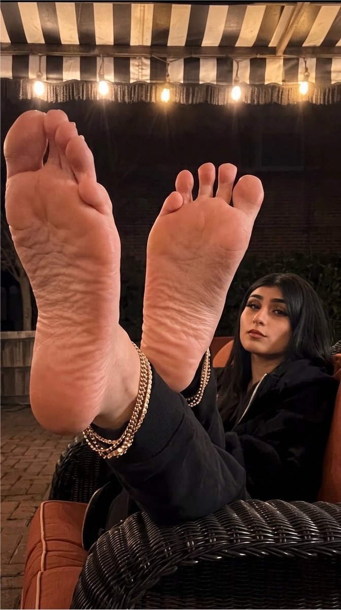 Finest_Soles's tweet photo. Mia Khalifa https://t.co/aqr3stcpGi