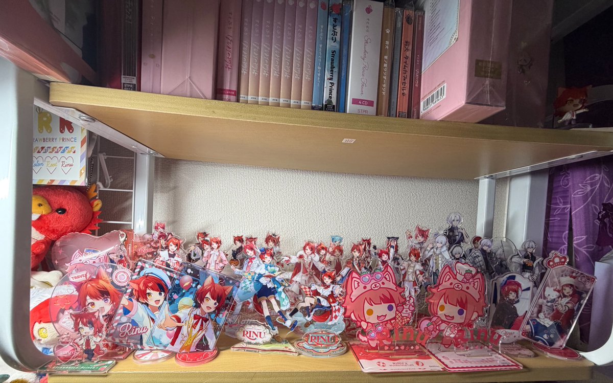 umi____0524's tweet photo. 私のアスクタコーナーに新入りの
ポップアップの❤️🤍くん
ワンマン追加公演の❤️くん
バースデーの🤍くん
が追加されたの( *´艸`)もうねスペースなくて困っとるww https://t.co/mtRJiH7ITh