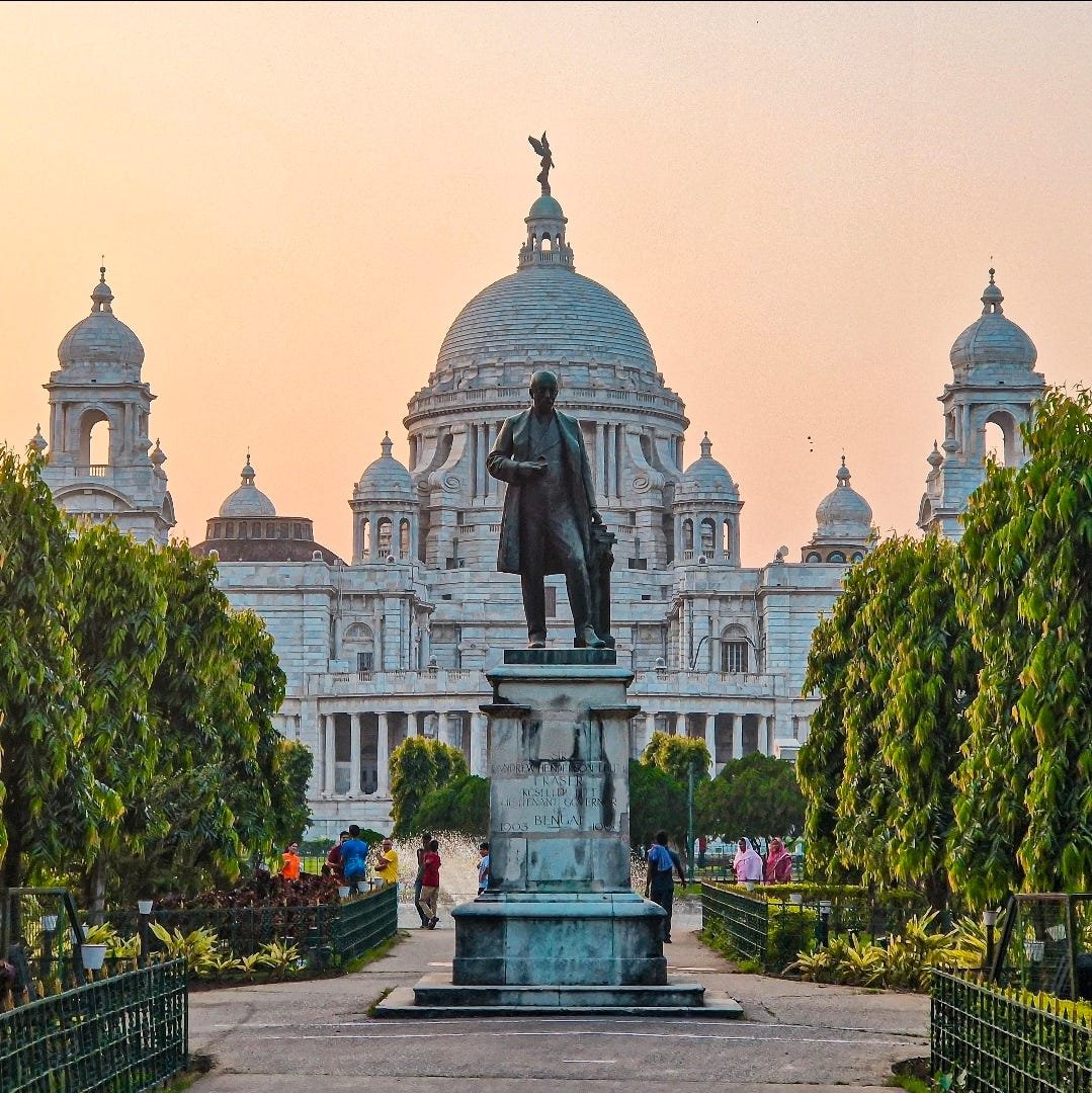 SamDalrymple123's tweet photo. The Twilight of the Raj

In 1905, Lord Curzon commissioned a grand new structure in the British Indian capital of Calcutta in memorial of Queen Victoria, the first Empress of India. https://t.co/fzGocnsSbz
