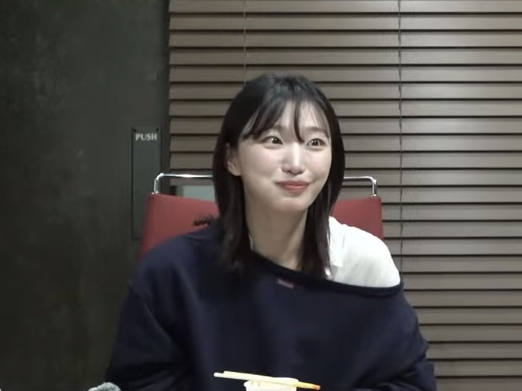 Uezi_zi's tweet photo. 놀릴때
                                             당할때 https://t.co/5gxAJ7WDXH