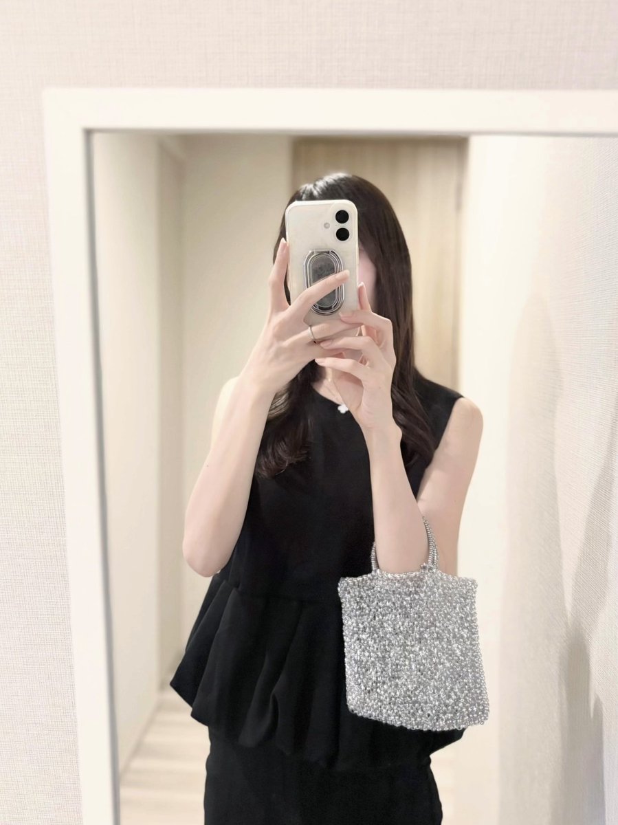 pre_hana_kk's tweet photo. 既出だけど…
・ロンシャン
・ポレーヌ
・アンテプリマ
は今夏めちゃくちゃ使った👜🤍
チャールズ＆キースも好きでよく買ってた🌼最近だとTOV(4枚目)が5万前後で気になってる.ᐟ.ᐟ https://t.co/An2VbBq6CA