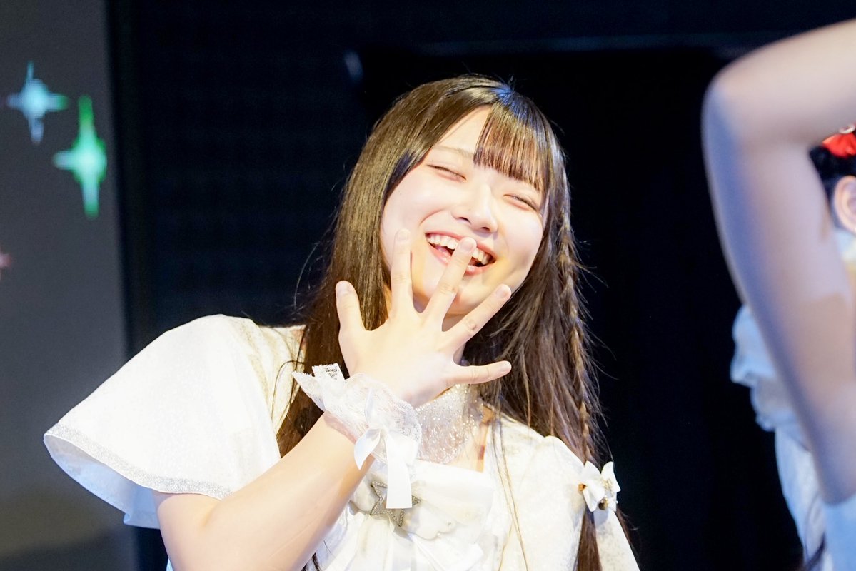 yu__ya_u's tweet photo. バズったら宣伝しろって海原雄山も言ってたので
弊社自慢の推しメンことNiimo(@Niimo_official )のまいちゃん(@mai_niimo )です！
歌上手いダンスもキレキレ話すとおもろいなんと言っても顔がいい！ステージ上のキラキラ笑顔素敵なんすよ🤩
なんと10月からツアーで色々行くみたいなんでお近くの方是非 https://t.co/xfeeMB0YyY