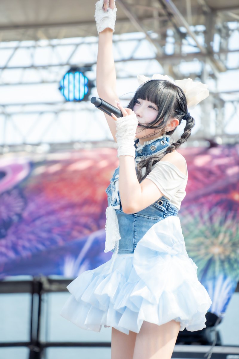 kanoooooooon111's tweet photo. 2026.8.22
『RAD JAM 花火大会-夜空に咲く花-』新舞子ブルーサンビーチ

手を伸ばし始めるとなるべく指先まで引いて撮ろうとするんだけど、この時は表情が良すぎてあえてそのままに

笑顔はもちろんこういう表情もすごく好き

#白雪りか https://t.co/xi7fx34PqW