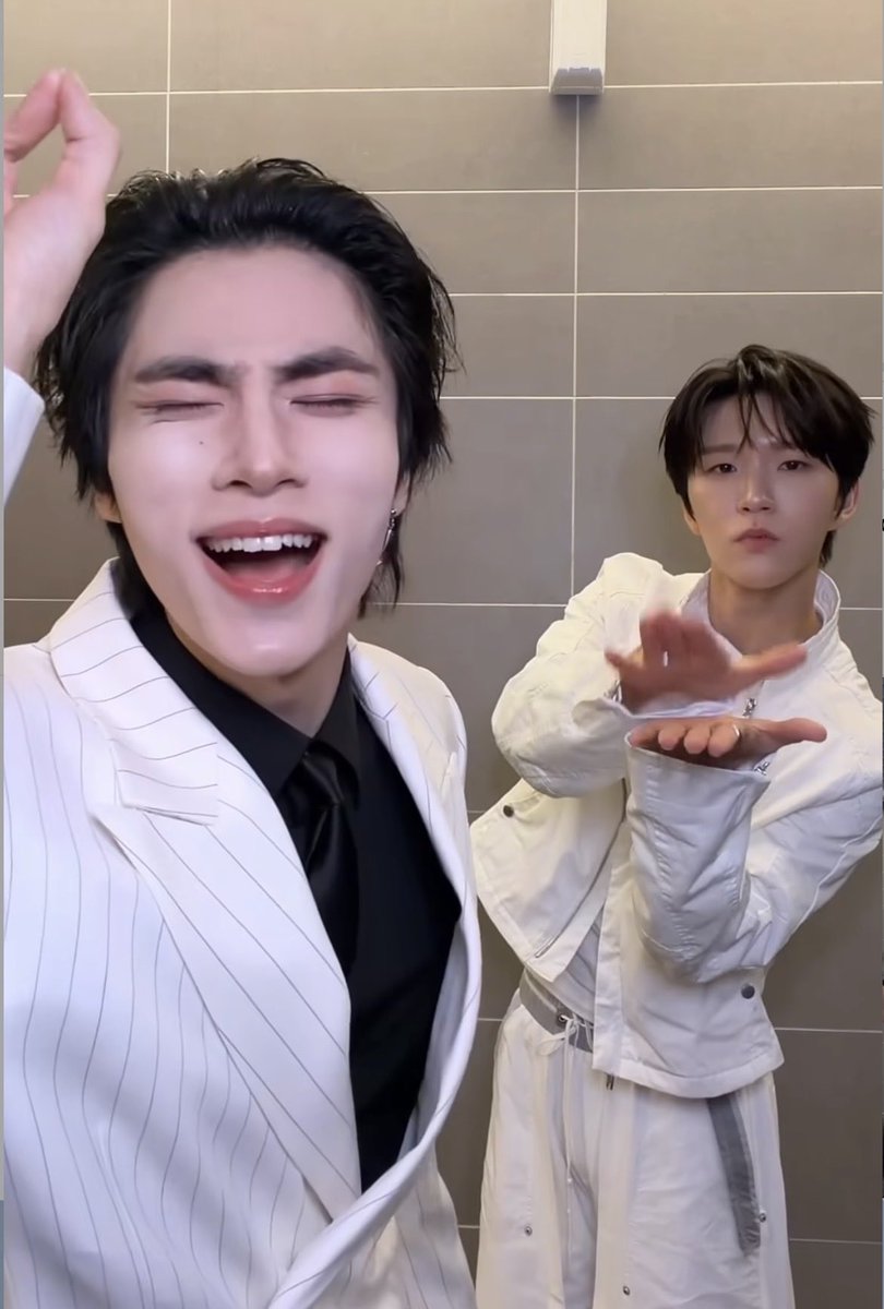 iooooooooooopl's tweet photo. 아흑............
개는 좋은것😭 https://t.co/rpUTbzh4yO