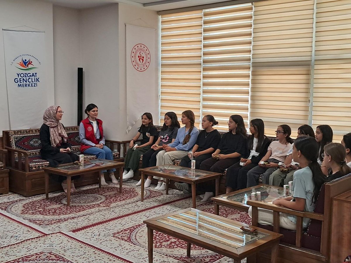 GSB_YozgatGM's tweet photo. 🌙Mevlid Kandilinin manevi iklimini gençlerimizle birlikte yaşadık.
Muhabbetin ve güzel duyguların paylaşıldığı bu anlamlı günde gençlerimizle aynı gönül sofrasında buluşmanın mutluluğunu yaşadık.
Rabbimiz birlik ve beraberliğimizi daim eylesin.
Mevlid Kandilimiz mübarek olsun.🤲 https://t.co/qLfplcLnrN