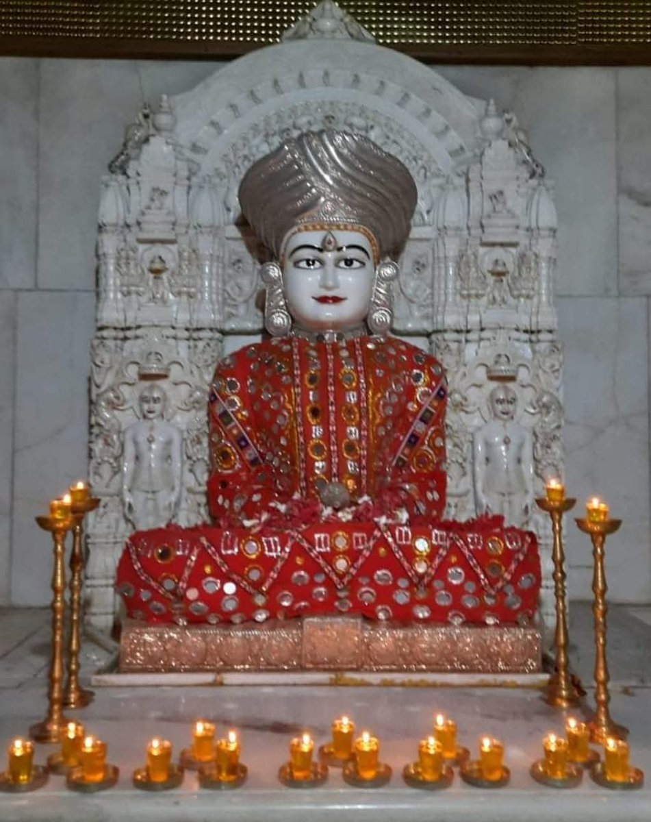 NIRBHAYSHAH3's tweet photo. અનાદિ કાળથી આ આત્મા ક્યાં ક્યાં ગયો,
નામ થી તો સ્થાન આપના પ્રભુજી અનેક છે,
નિર્વાણ કલ્યાણક પદે ધન્ય આ ભૂમિ પર છો,
પ્રભુ મોક્ષે ગયા એ ધરતીને કરું વંદન વારંવાર..!

🙏 જૈનમ જયતિ શાસનમ 🙏 https://t.co/FgMAjhj1BM