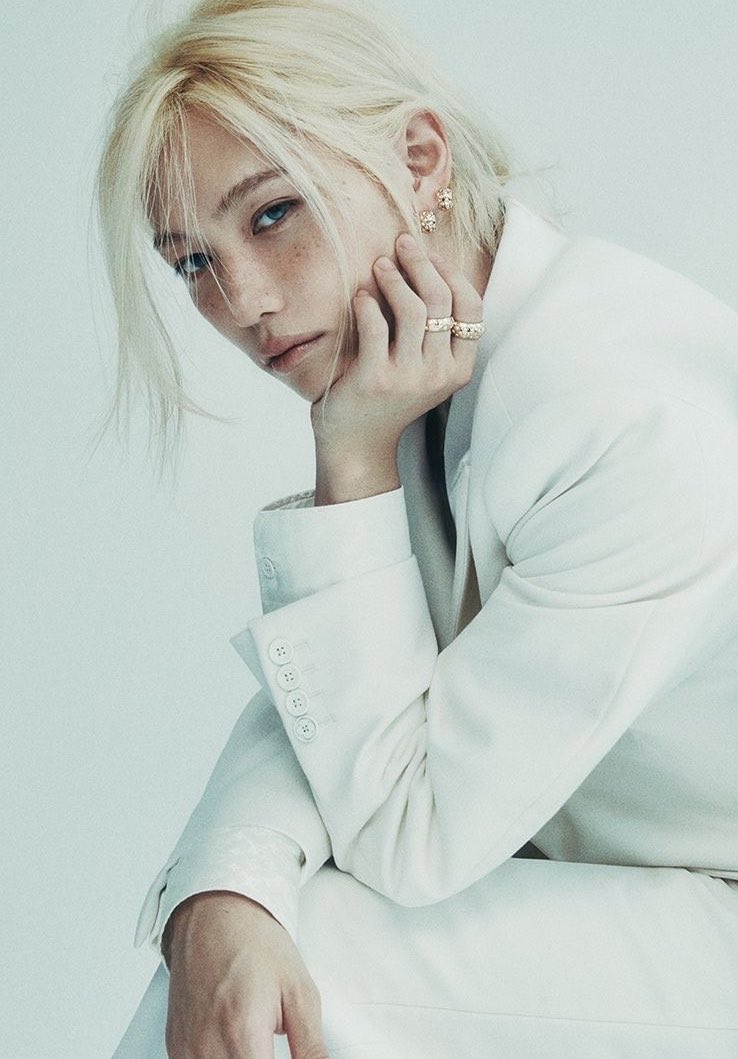 sunnyluvshj's tweet photo. danceracha? more like androgynous racha tbh https://t.co/AWslq6eCmm