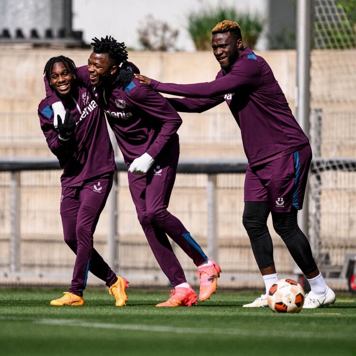 AbsoluteLeny's tweet photo. I see Jeremie Frimpong and Victor Boniface

Can you guess the other football player?

Level: HARDEST https://t.co/qcIm51SZol