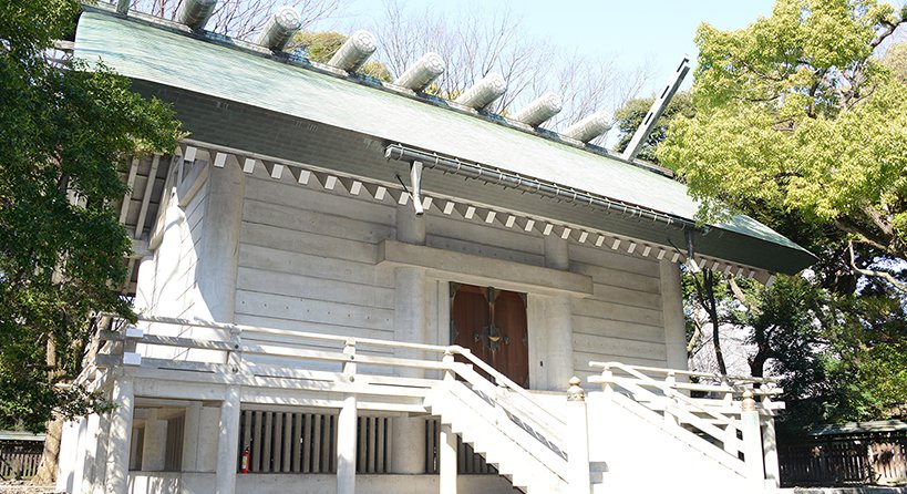 miyabidea's tweet photo. #靖国神社 には、戦没者の遺骨も位牌もないのにね。故人の名前を書いた、#霊璽簿（約2000冊）があるだけ。そこから名前を消せば、合祀されている客観的証拠は一切なくなります。お焚き上げしちゃえばいいのに。
・https://t.co/sIOhu1ncrA https://t.co/ZQOEivJPUF