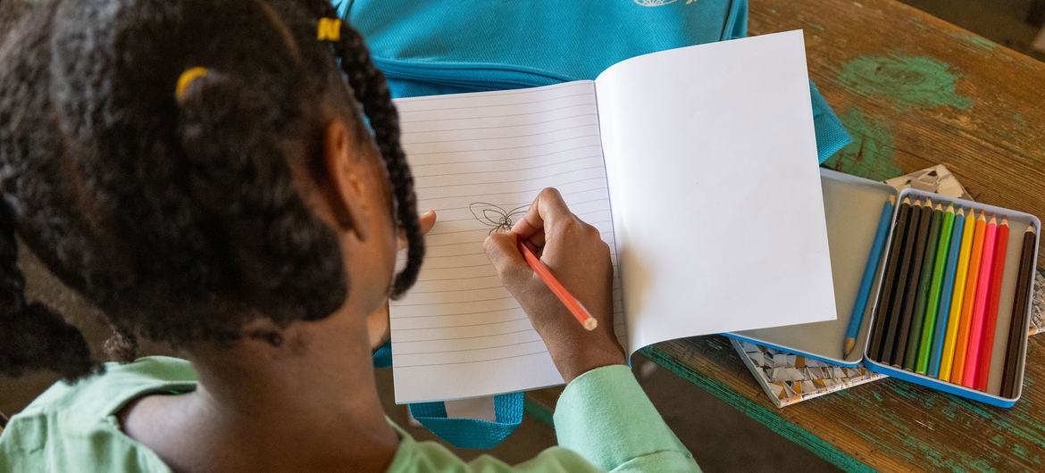HabarizaUN's tweet photo. Elimu Haiwezi Kusubiri: Mfuko wa Education Cannot Wait umetangaza ufadhili mpya wa dola milioni 22 kwa miaka 3, kusaidia karibu watoto na vijana 200,000 walioathiriwa na vita #Sudan.
Takriban watoto milioni 8 hawasomi 
#Sudan #EducationCannotWait #Elimu https://t.co/IpWTYLWyTX https://t.co/ZGbChAL3MC