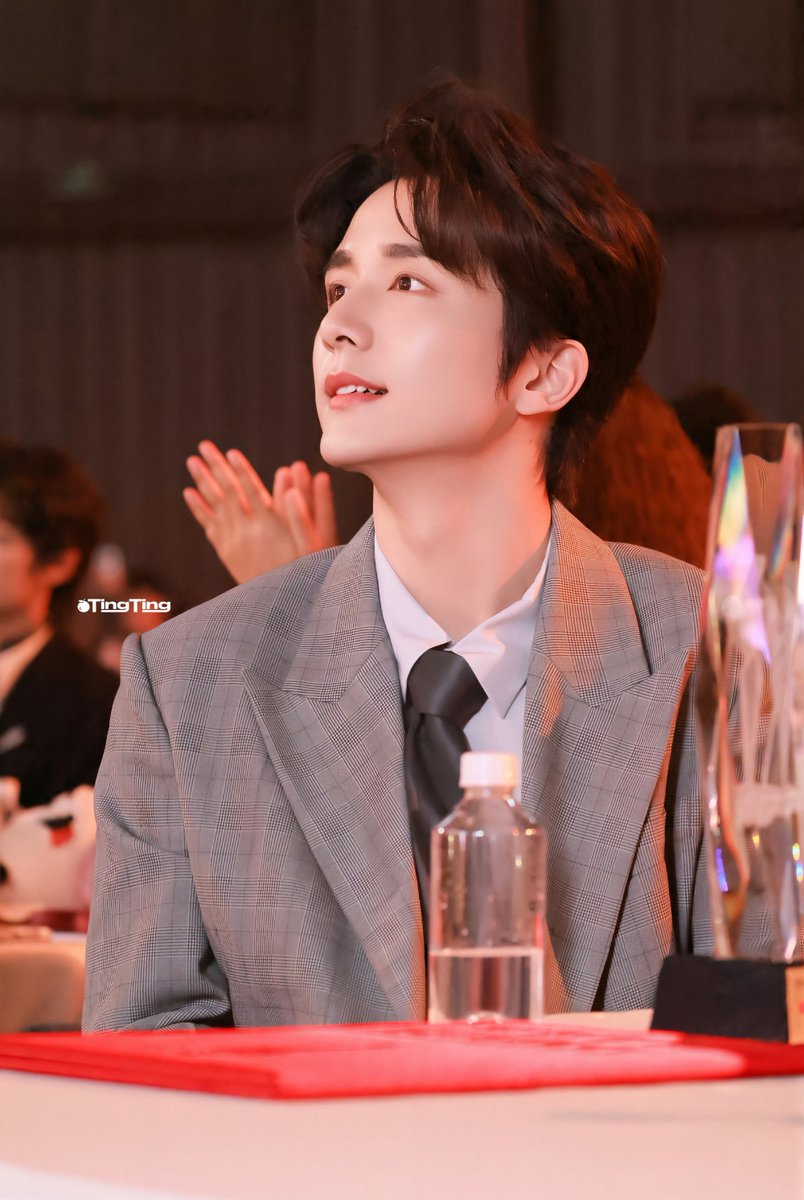 stevia987's tweet photo. ความสุขของผม คือการได้เห็นศิลปินที่ผมรักถูกรัก ถูกเอ็นดู ถูกค้นพบ และเขาได้ทำในสิ่งที่ชอบ ได้ทำในสิ่งที่รัก มีความสุข มีรอยยิ้มอยู่เสมอ แค่นี้ผมก็มีความสุขมากๆ แบบมากๆ เลยล่ะคับ 

ผมขอให้พี่อี้ และน้องซินเฉิง ถูกความรักจากผู้คนที่แสนใจดี โอบล้อมรอบตัวอยู่เสมอ ขอให้ทุกๆ ความทุ่มเท ทุกๆ ความตั้งใจ ได้ถักทอความฝันของพวกคุณให้สดใสงดงามเหมือนแสงตะวันที่เจิดจ้านะคะ ☀️✨✨️✨️

ขอบคุณที่เข้ามาเป็นรอยยิ้มในชีวิตนี้ของผม รักนะคับทั้งสองคน ☺️🍃💚🩷

#เฉิงอี้ #成毅 #ChengYi 
#จางซินเฉิง #张新成 
#ZhangXinCheng