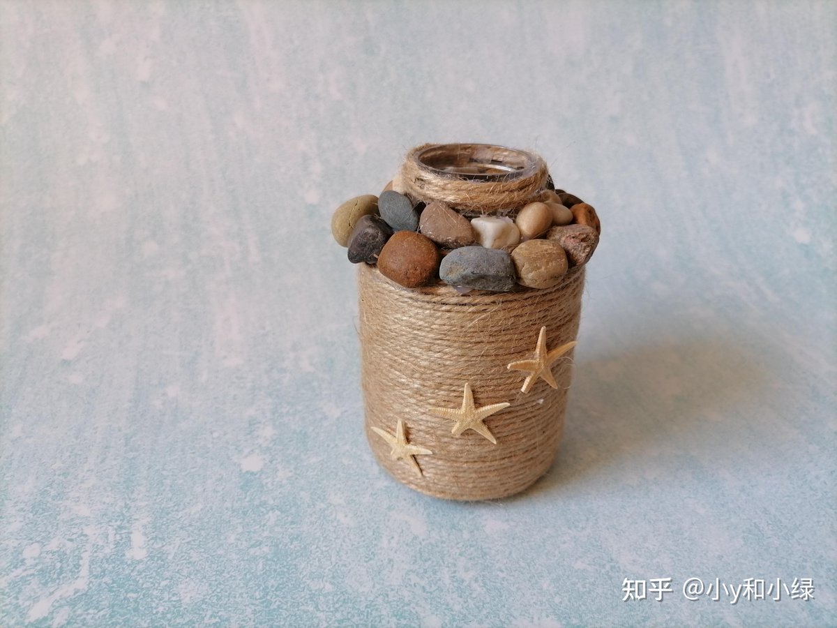 ColonOcasio's tweet photo. Turn an old mason jar into a cute planter with just rope and glue! Add tiny succulents for your desk—cheap, eco, and perfect. https://t.co/37UJwgeePO