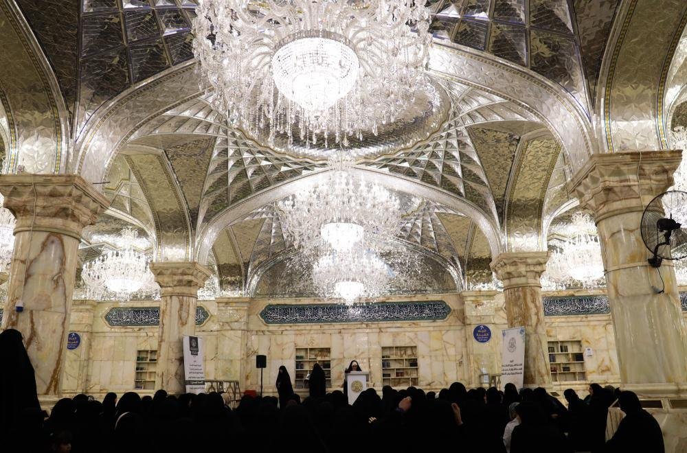 ImamAli_UR's tweet photo. حرم مقدس امیرالمومنین (علیہ السلام) میں منجیٔ عالم بشریت حضرت امام مہدی (عجل اللہ تعالیٰ فرجہ الشریف) کی امامت کے آغاز کی مناسبت سے محفلِ مہدوی کا انعقاد

حرم مقدس امیرالمومنین (علیہ السلام) کے شعبۂ دینی تعلیمِ خواتین کی جانب سے حضرت امام مہدی (عجل اللہ تعالیٰ فرجہ الشریف) کی امامت کے آغاز کی سالگرہ کے موقع پر ایک محفلِ مہدوی کا انعقاد کیا گیا، جس میں دینی شعور اجاگر کرنے اور ثقافتِ مہدویت کو فروغ دینے پر توجہ دی گئی۔

 مزید تفصیلات ویبسائٹ پر ملاحظہ فرمائیں
https://t.co/hszXR3Zt6g