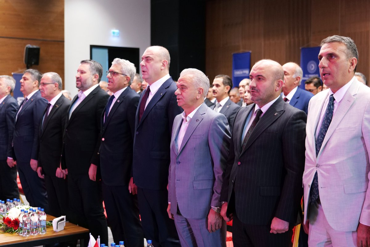 GurhanAlbayrak's tweet photo. Sanayi ve Teknoloji Bakan Yardımcımız Sayın Oruç Baba İnan’ın katılımlarıyla, Eskişehir Organize Sanayi Bölgesi ev sahipliğinde düzenlenen OSBÜK İç Anadolu Bölge Toplantısı’na katıldık.

Üreten, büyüyen ve güçlenen Türkiye hedefimiz doğrultusunda, bölgemizin sanayi potansiyelini daha da artıracak adımları değerlendirdik. Sanayinin parlayan yıldızı Eskişehir’imiz için durmaksızın çalışmaya devam… 🇹🇷
