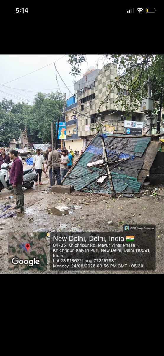 UNaagar's tweet photo. I request #deputy #commisioner East zone, @MCD_Delhi to assess the situation of your officers conducting fake drills to post on twitter. These 2 images are 1 hour apart you can see the timestamp. One was uploaded by @dcshahsouth account and one was clicked by me just after your tweet.
@LtGovDelhi @praveshwahi @drmonikapant @ashishsood_bjp