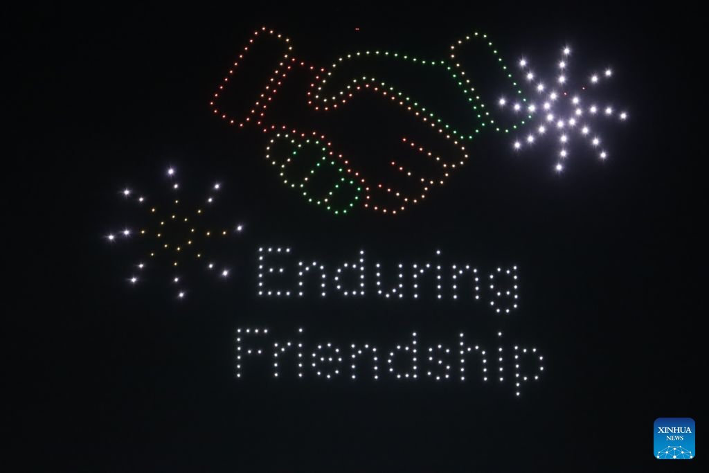 ChinatoAU's tweet photo. ✨🇨🇳🇲🇼 500 drones lit up the night sky over Lilongwe, Malawi, celebrating the 2026 China-Africa Year of People-to-People Exchanges and the deepening China-Malawi friendship.
#ChinaAfrica #PeopleToPeopleExchanges #Malawi #DroneShow https://t.co/zkcjyLeJl8