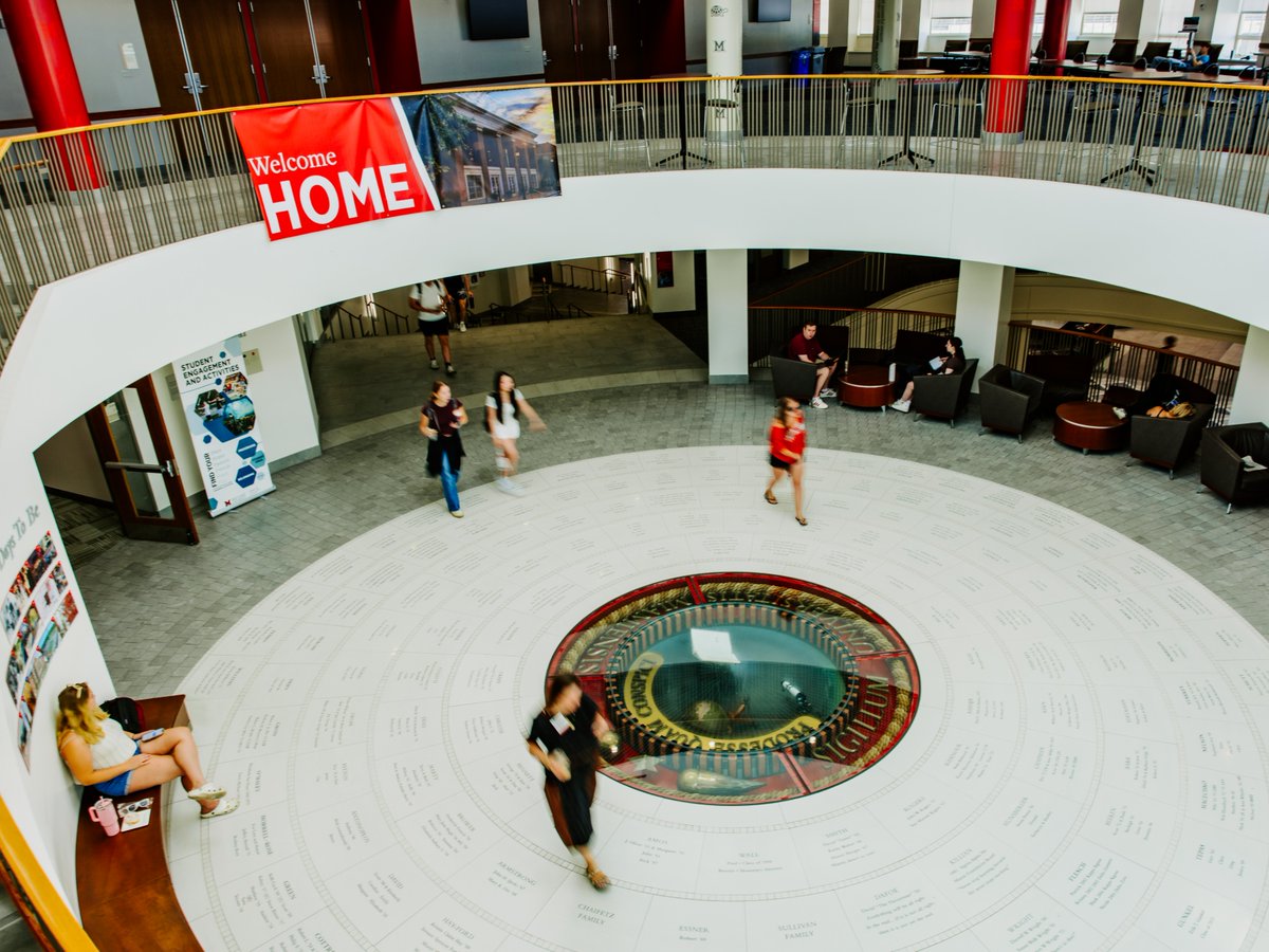 miamiuniversity's tweet photo. Happy first day of classes, RedHawks! ❤️

#MiamiOH #LoveAndHonor https://t.co/pf5ZEXlhDT