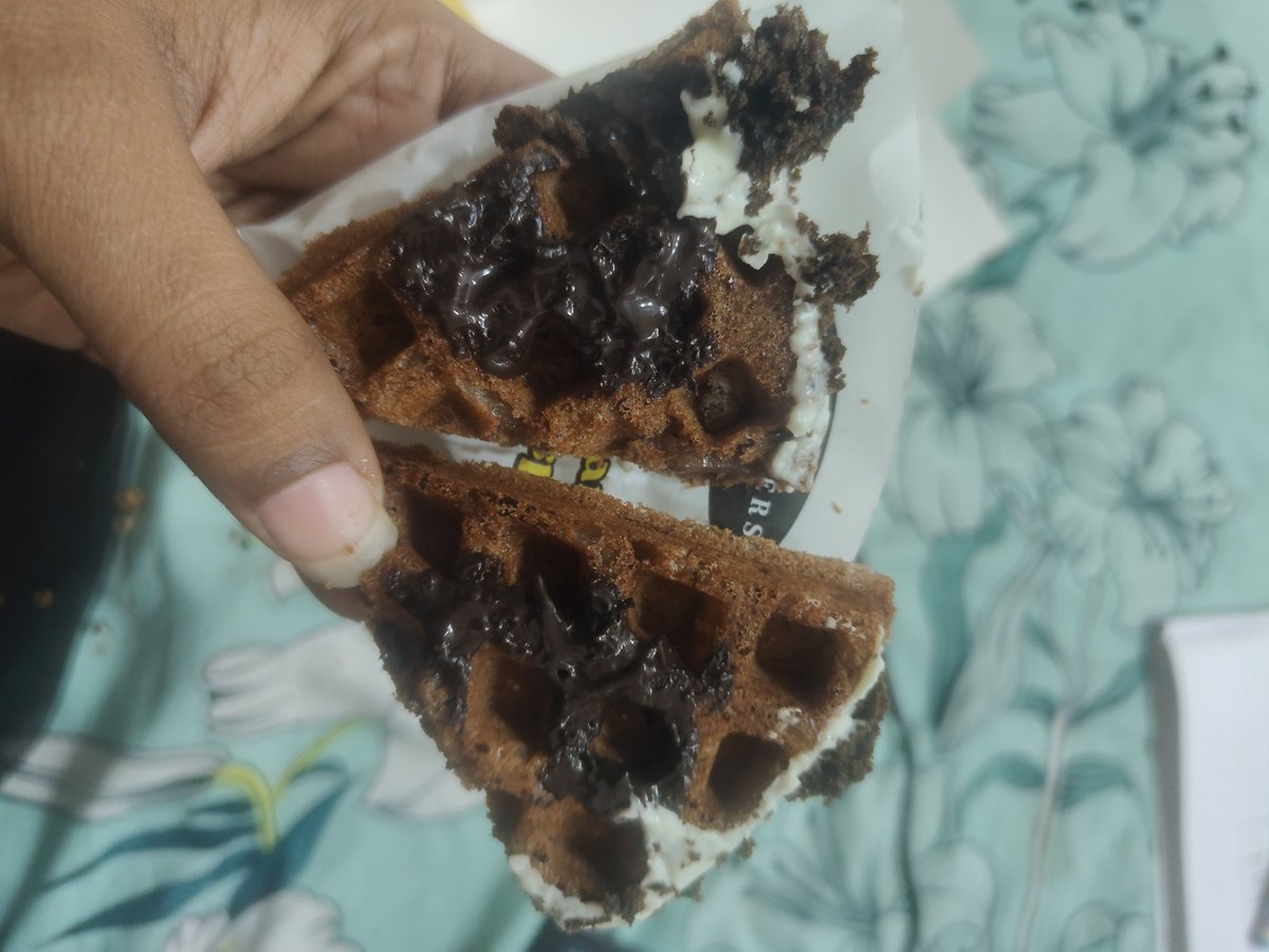 anjum2630's tweet photo. @Keventersverse
@zomato @Zomato_india very bad experience today in the aap,not getting option to upload the food picture taken,i received under cooked and bad quality food,with quantity of chocolate sauce none to minimal,taking 300 rs for this type of waffle,keventers is a theif https://t.co/DJ5MagurJV