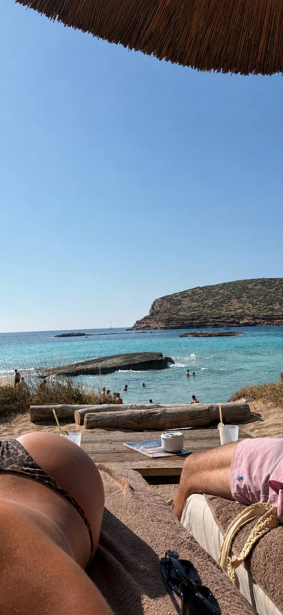 Marass6s's tweet photo. Descansando y disfrutando del verano mientras tú estás a 40° grados trabajando para que cuando llegue el día 1 enviarme toda tu nomina🐶🐶🐶
#findom
#fendom
#cashmeet
#syssy https://t.co/ACQMDhaDo3