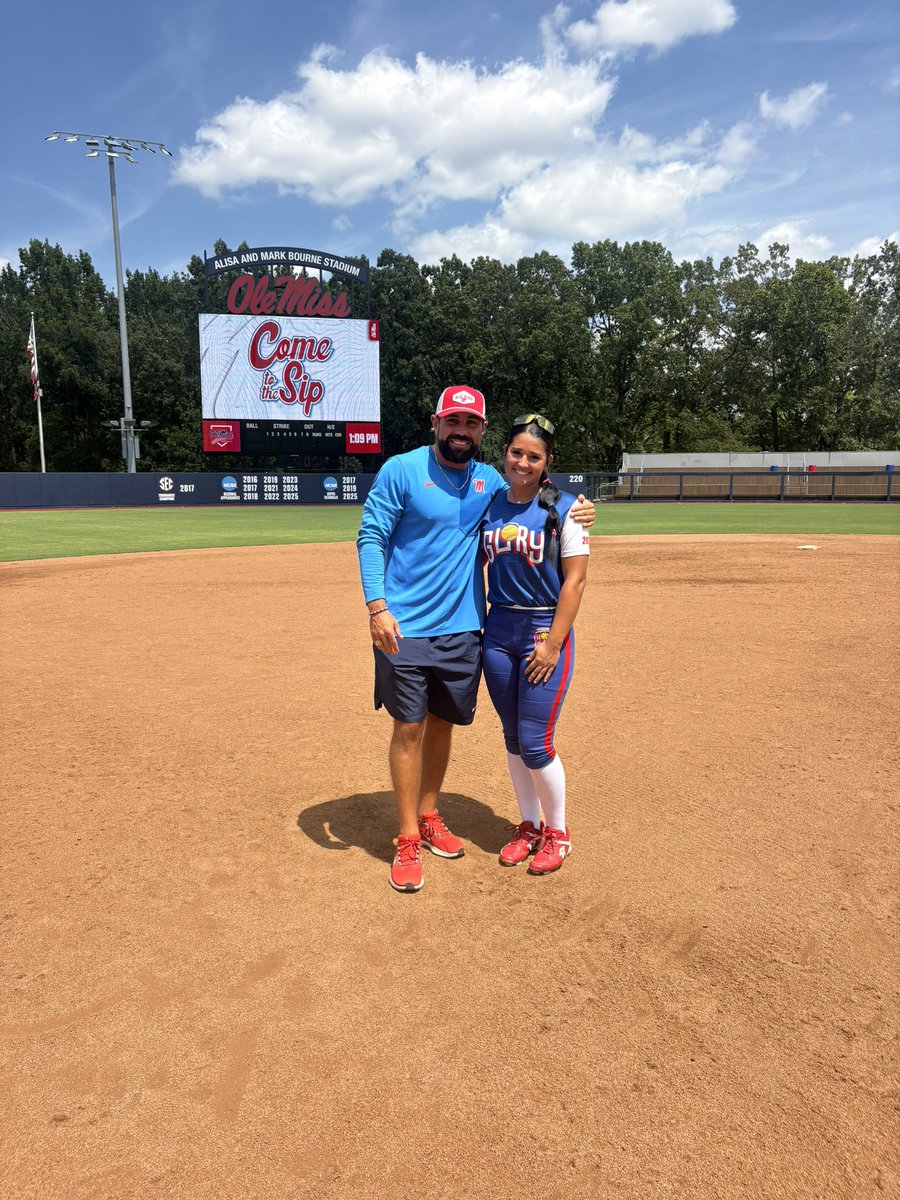 AApolinar2029's tweet photo. Thank you @OleMissSoftball for the opportunity to attend this amazing camp!  Really enjoyed my time in Oxford. #hottytoddy #finsup 
@Jamie_Trachsel @CoachMorganK @CoachBBuchanan @cedricc07734293 @16uTxGlory @TexasGlory https://t.co/tJBqEfhrQL