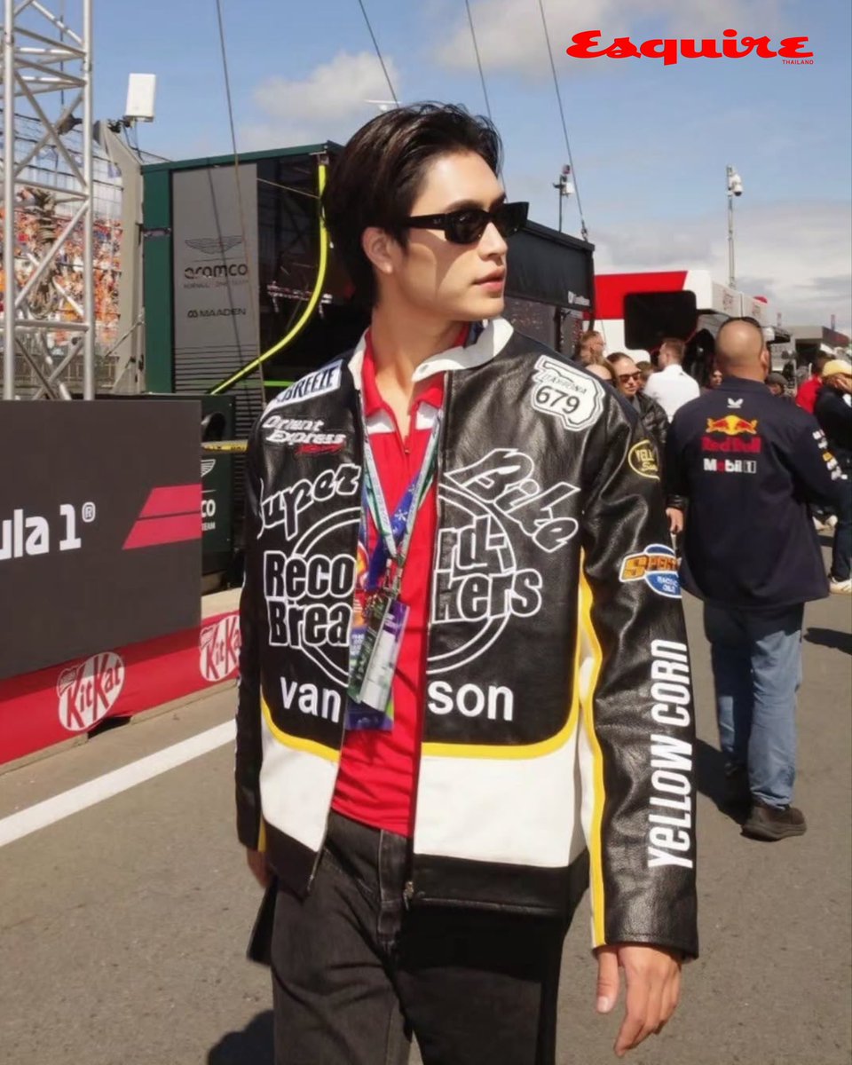 Geminint_family's tweet photo. ♊️ IG Update | esquirethai 

GEMINI IN F1A DUTCH GP 2026
#BreezexGeminixF1A 
#BreezeQuickWash
#Gemini_NT #เจมีไนน์ @gemini_ti

Formula 1 ในวันนี้ไม่ได้เป็นเพียงการแข่งขันที่วัดกันด้วยความเร็ว แต่ยังกลายเป็นพื้นที่สำคัญของแฟชั่นและวัฒนธรรมร่วมสมัย ตั้งแต่ลุคของนักแข่งและเหล่าเซเลบริตี้ที่มาปรากฏตัวข้างสนาม ไปจนถึงบทบาทของแบรนด์แฟชั่นที่เข้ามาเป็นผู้สนับสนุน ออกแบบเครื่องแต่งกาย และสร้างความร่วมมือในรูปแบบต่างๆ จนบรรยากาศของเรซวีกได้รับความสนใจไม่แพ้การแข่งขันบนสนาม

เอสไควร์ พาไปสำรวจ 3 ประเด็นที่ทำให้ F1 และแฟชั่นเดินทางมาอยู่บนเส้นทางเดียวกัน พร้อมมองว่าสนามแข่งแห่งนี้กำลังเปลี่ยนจากพื้นที่ของกีฬา สู่เวทีที่สะท้อนทั้งสไตล์ ตัวตน และอิทธิพลของแฟชั่นในวัฒนธรรมร่วมสมัยอย่างไร

ภาพ: Courtesy of the celebrity and brands