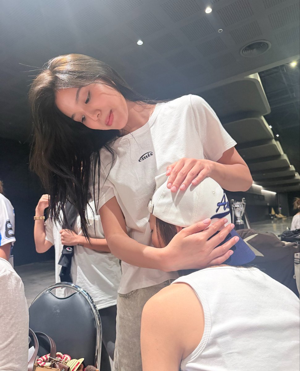 weiirdooky's tweet photo. the day we finally got this emibonnie from their own lens and not just from others 🥺 https://t.co/uTNHJZnwk1