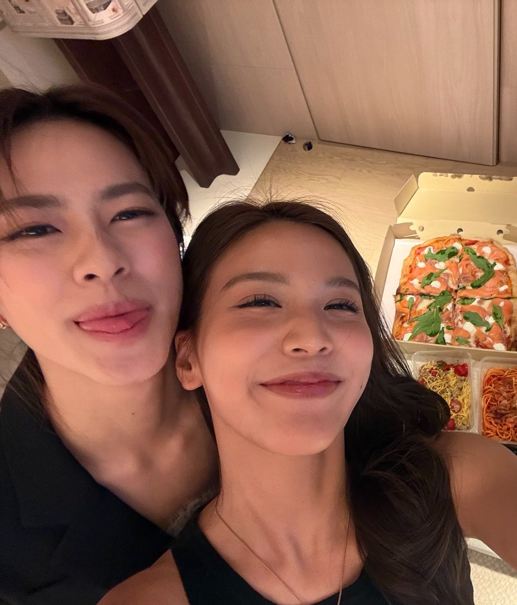 weiirdooky's tweet photo. the day we finally got this emibonnie from their own lens and not just from others 🥺 https://t.co/uTNHJZnwk1