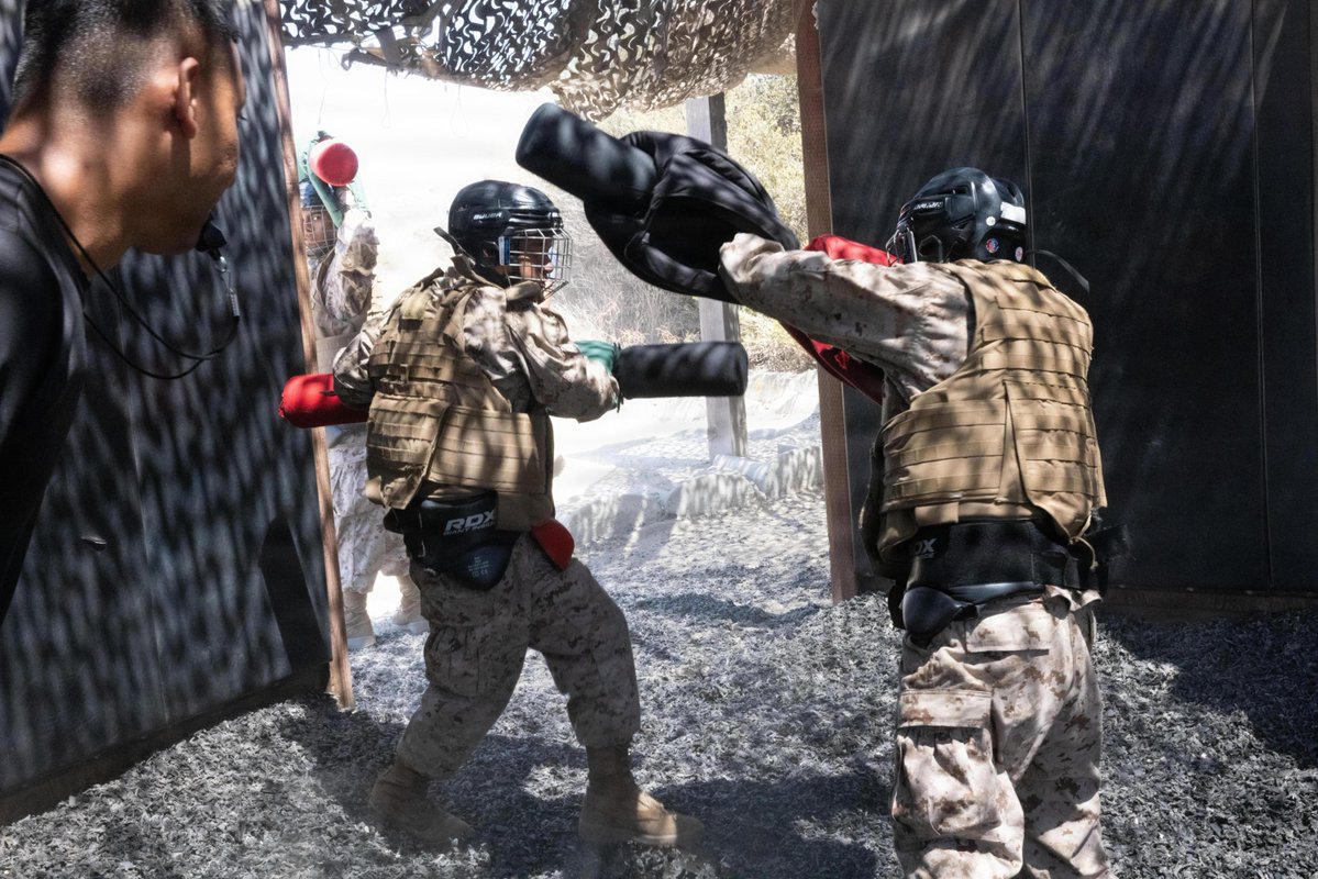 USMC's tweet photo. #MarineCorps recruits with Kilo Company, 3rd Recruit Training Battalion, participate in a pugil sticks training event at @MCRD_SD. 

Recruits are taught Marine Corps Martial Arts Program techniques that instill basic self-defense in order to build a warrior ethos and Esprit de Corps.

#Marines #USMC #SemperFi #Military