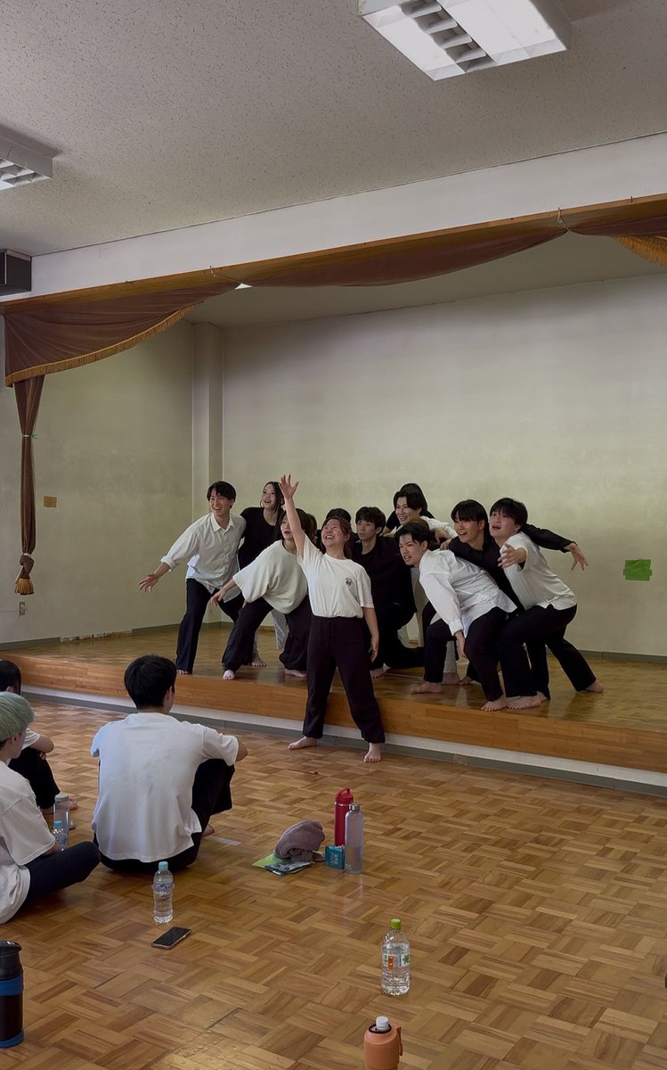 school_duo's tweet photo. 【28期レギュラークラス 夏期合宿🌻】
本日合宿最終日！
あっという間の4日間でした。
各チームがそれぞれの個性とチームワークを活かした、発表を披露してくれました✨
まんが王国様、4日間本当にありがとうございました！
いよいよ9月から後半戦！
頑張っていきましょう🔥

#スクールデュオ
#飛騨市 https://t.co/BuJUq1l8Sz