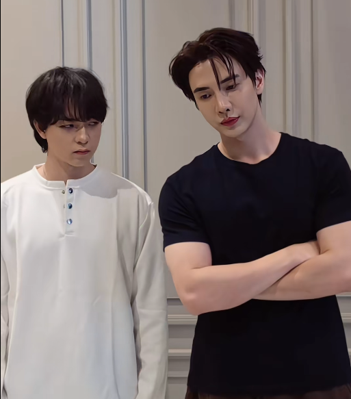 imapurplecatt's tweet photo. ก็ว่านี่ไม่เหมือนธีร์โซ่ เหมือนโจฮันนอร์ธ ละใช่จริง https://t.co/YNvyxoHb3Y