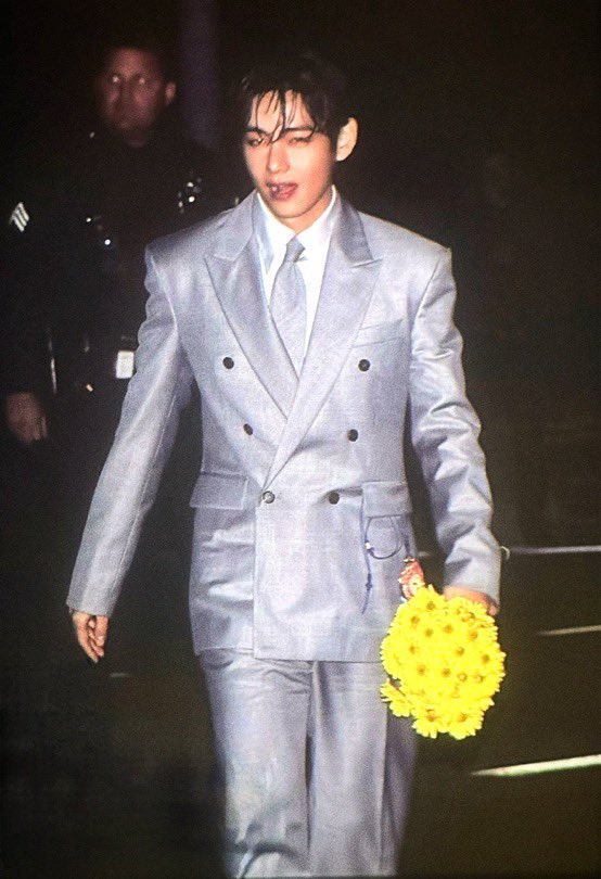 uraehope's tweet photo. V stepped into the crowd at Vogue World: Hollywood last year with THIS look and somehow managed to create a caption so viral it became a permanent part of internet history https://t.co/J7gJyQIufR