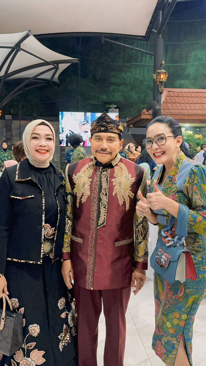 riekediahp's tweet photo. Senin, 24 Agustus 2026

Alhamdulillah bestyyy 🤍 Si Akunya berkesempatan hadir memenuhi undangan Laksamana TNI Dr. Muhammad Ali, S.E., MM., M.T.OpSla. bersama para Perwira TNI Angkatan Laut di Kraton Majapahit Jakarta. https://t.co/D78mLBUFue