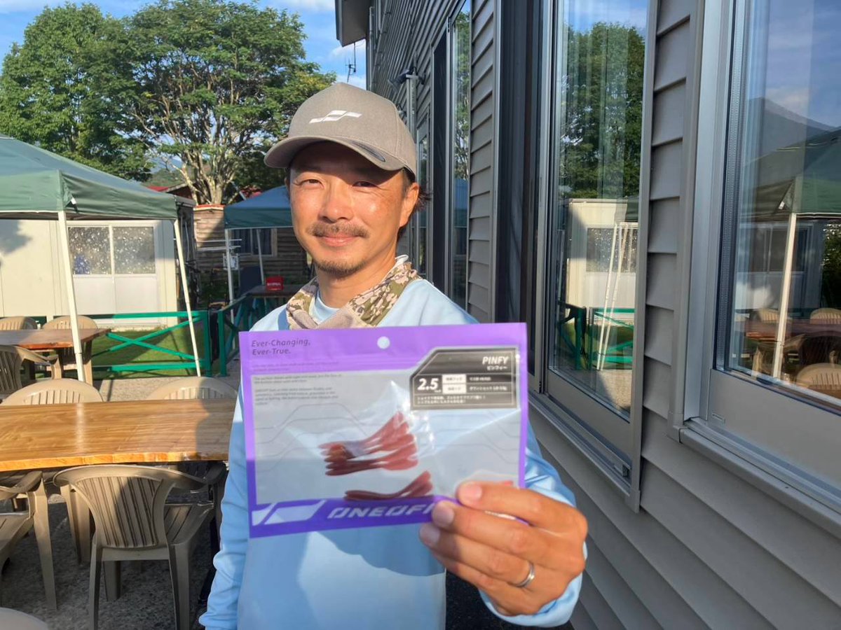 GOGOFiSHINGch's tweet photo. 今年も野尻湖に行って来ました。新製品【シンシュウシャッド4.2】【ピンフィー2.5】を使わせて頂きました。自分はバイトなく、後半五十嵐プロのボートに乗せてもらい昨年買って温めて置いた『ニードバグ』で釣らせて貰いました。五十嵐プロ、宮入プロ、スピンネーカーさんありがとうございました🙇 https://t.co/HTA0QCkebj