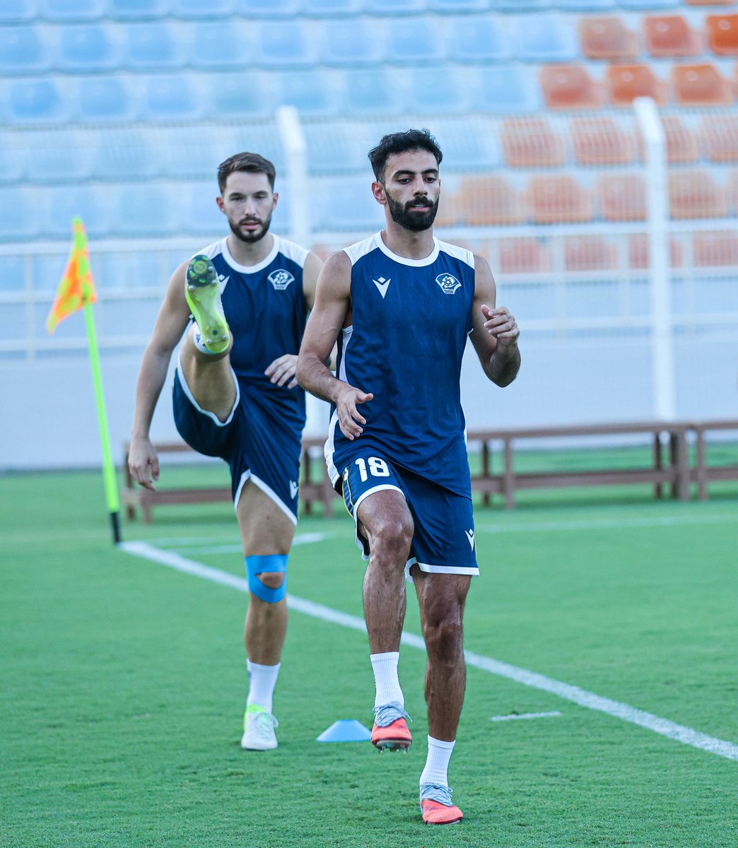 AlShababc's tweet photo. اللمسات الأخيرة قبل اللقاء 
Final touches before kick-off

#كأس_صحار_الدولي
#الشباب_النهضة
#الرائد_للإستثمارات https://t.co/SGrhH3k4AB