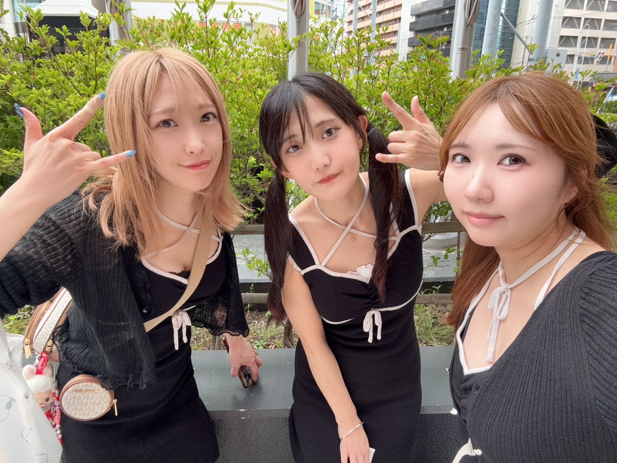 info_BRASH's tweet photo. 今年２回目の北海道遠征本当にありがとうございました！

北の皆様にも平成コミックアイドルぴえんBRASHを楽しんで貰えていたら嬉しいです。

また来られるように更にパワーアップしておくね❤️💜💛

尽きてきて下さった皆様も本当にありがとう🥲
ゆっくりお話できたりまた思い出が増えて嬉しかった！ https://t.co/WtTWVcGE8d