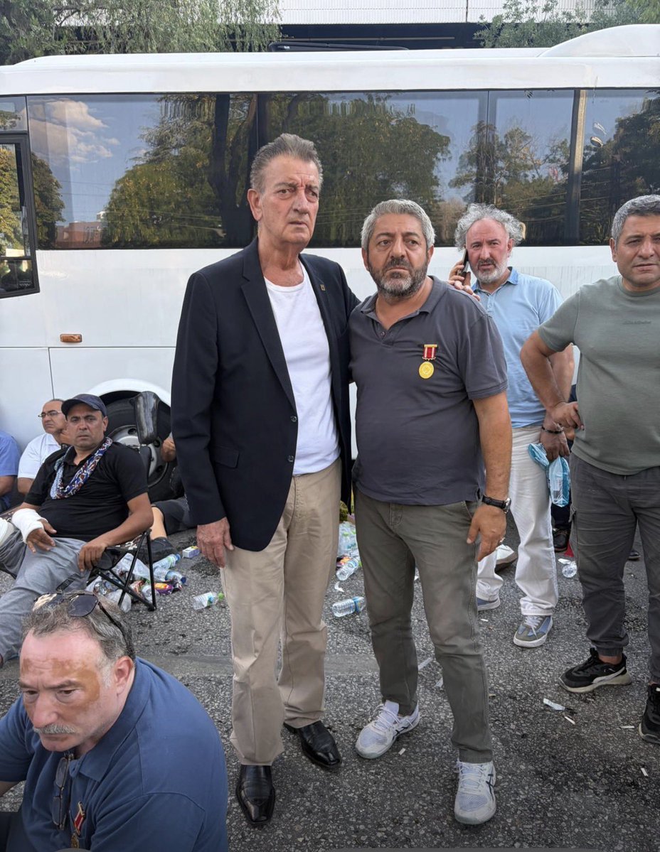 HsnBozkurt's tweet photo. Atatürkçü Düşünce Derneği GYK üyelerimizle birlikte Ankara Kurtuluş Parkı’nda abluka altında tutulan Er Şehit Aileleri ve Gazilerimizi ziyaret ederek Dernek Başkanı Sayın Erdem Çerçioğlu ile görüştük, desteğimizi sunduk. 
Er Şehit Aileleri ve Gazilerimizin yanındayız. 
#ErŞehitAileleriveGazilerimizYalnızDeğilr
#AtatürkteBirleşmeZamanı
#YenidenAtatürkCumhuriyeti
@add_genelmerkez
