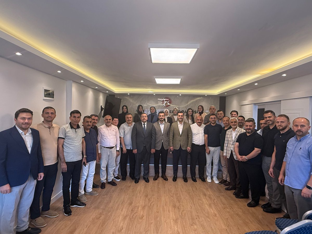 ak_uskudar's tweet photo. İlçe Başkanımız Taha Sarıcaoğlu ve yol arkadaşlarımızla birlikte, Cumhur İttifakı ortağımız Milliyetçi Hareket Partisi Üsküdar İlçe Başkanlığı’nın yeni hizmet merkezine hayırlı olsun ziyaretinde bulunduk.

Yeni hizmet merkezinin MHP Üsküdar teşkilatına hayırlı olmasını diliyor; Cumhur İttifakı olarak birlikte yapacağımız nice güzel hizmetlere vesile olmasını temenni ediyoruz.

Nazik ev sahiplikleri ve kıymetli sohbetleri için MHP Üsküdar İlçe Başkanı Mustafa Gider’e ve kıymetli yönetimine teşekkür ediyoruz.

#BizimÜsküdar