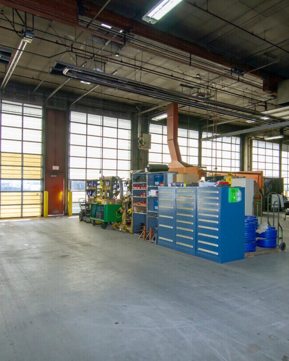 CubeworkUs's tweet photo. How much sleep are you losing over what's sitting in your truck tonight? 🚛

Pipe, fittings, and the good drill are all sitting in the back of the truck since there is no other place to put them.

Milwaukie Walkthrough: It's one of those jobs where you walk into it, everything is set up, and the truck goes out the gate.

👉 Interested? DM us. (Link in bio)
📍 6433 SE Lake Rd, Milwaukie, OR 97222

#Cubework #Construction #FlexibleWarehouse #Milwaukie #PortlandOR