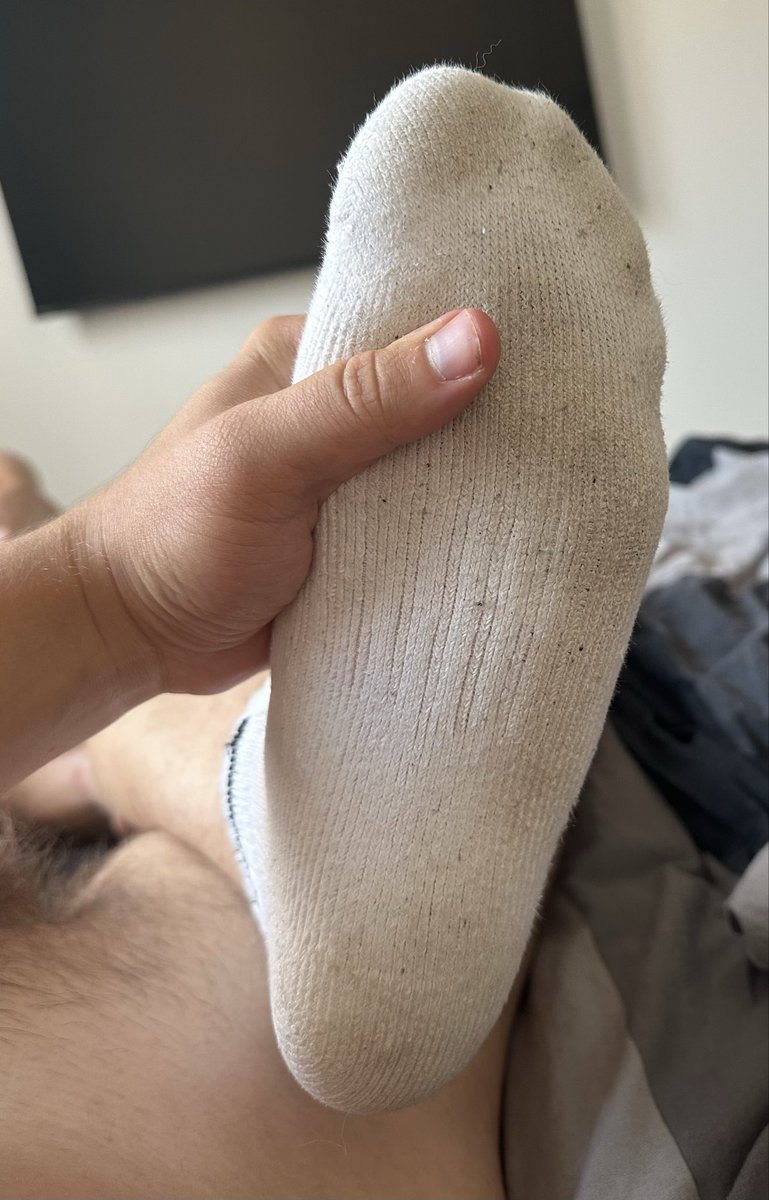 studs_man's tweet photo. Come here and sniff my sweaty gym socks u fag 😈🧦
Fucking dm me

#socksfetish #socks #feet #whitesocks #sniffmysocks_
#cashmaster #zahlsau #sklave #feet #zahlopfer #sniffmysneaker #sneaker https://t.co/B78SodBzpO