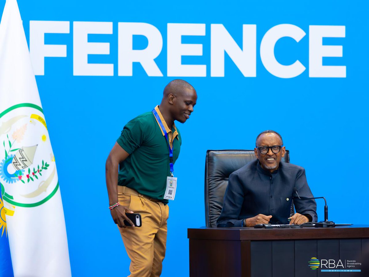 rbarwanda's tweet photo. 📷AMAFOTO📷 

Umunya-Kenya Crazy Kennar [Kennedy Odhiambo] uzwi ku mbuga nkoranyambaga bitewe n’amashusho anyuzaho, yashimye Perezida Kagame uburyo akemura ibibazo by’abaturage ndetse ashimangira ko yiboneye zimwe mu mpamvu zituma Abanyarwanda bamukunda. #RBAAmakuru

📷: @Nkuranga_
