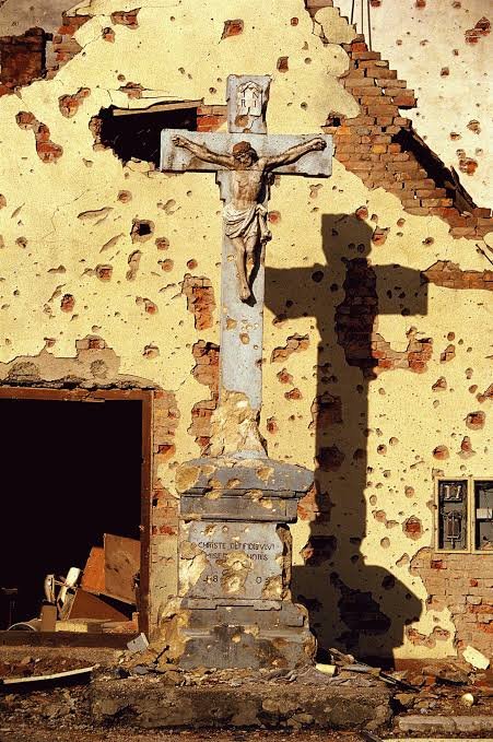 Edv701's tweet photo. @john88354238 @LukeDCoffey This is in Vukovar, where serbs but thousands of bullets into a church and the statue of Jesus. Serbs destroyed hundreds of Catholic churches throughout Bosnia and Croatia https://t.co/2OiEKmy5kp