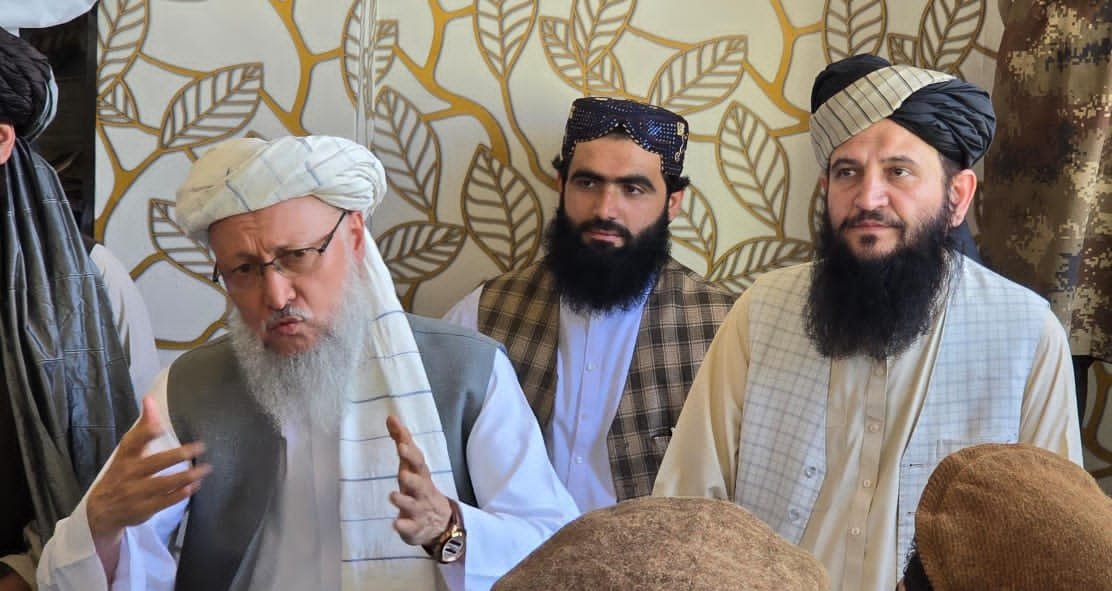 seeadrag's tweet photo. د پروان والي، الحاج الشیخ عزیزالرحمن منصور، هم د ستونزو د حل او زندانیانو ته د غوره شرایطو برابرولو په برخه کې د سیمه‌ییزې ادارې پر همکارۍ ټینګار وکړ.
بلخوا، د اسد ۲۴مې، د هېواد د فتحې ورځې په مناسبت، د عالیقدر امیرالمؤمنین حفظه‌الله د شفقت له مخې ۵۹ تنه زندانیان له دغه زندان څخ https://t.co/UORt453Z3E