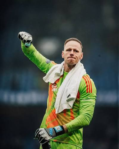Caden434's tweet photo. I am fed up with all the people hating on Sels because of the mistake he made at the weekend he won the golden glove 2 seasons ago without him we wouldn't have been in Europe last year so how about your start actually "supporting" our club. #NFFC #footballtwitter https://t.co/kqMKMQRxps