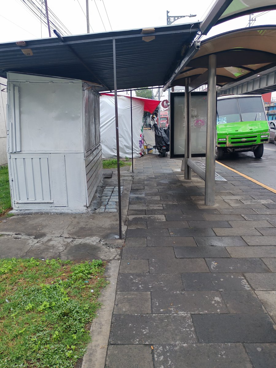 VIRCOP1's tweet photo. @ALEIDAALAVEZ @Alc_Iztapalapa @ClaraBrugadaM @UCS_GCDMX Iztapalapa, de otra forma se puede explicar por que no se ha rehubicado esta vulcanizadora irregular, demostrando esta todas las irregularidades y simplemente les Vale, pero esta bien con calma no hay prisas total solo es la VIDA la que se juega esperando el transporte público https://t.co/4uMqPztpJ9