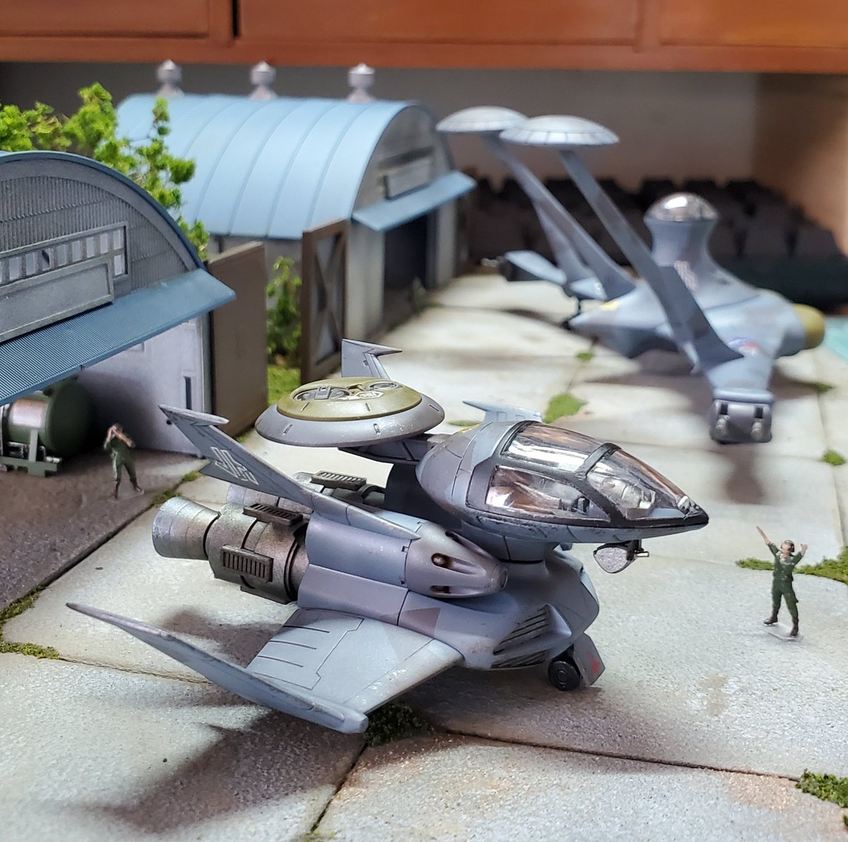 rushy_monk's tweet photo. 格納庫のジオラマ完成

ルッグン&amp;#038;ドップ&amp;#038;ドップ(観測機)とジオラマ(格納庫)｜Rushy https://t.co/fIraiHRYVF https://t.co/tBYgLTqOhg