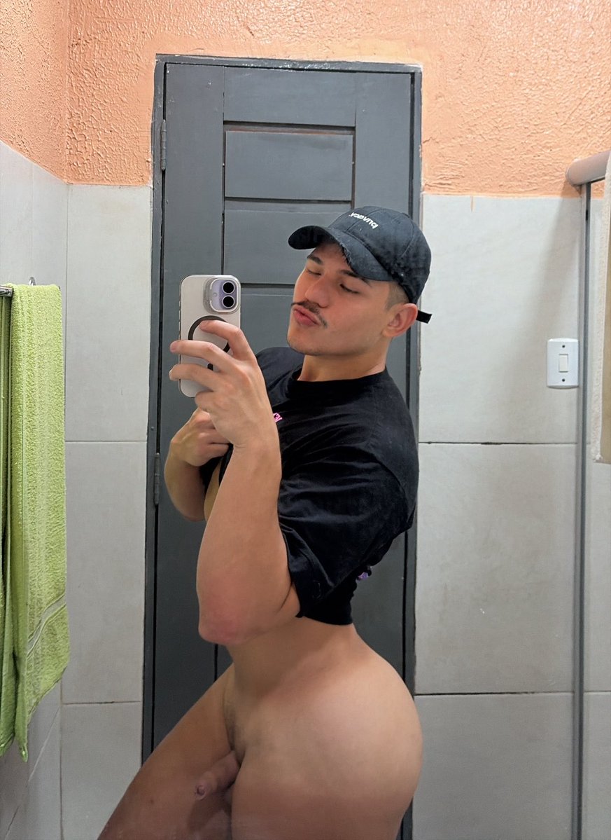mendes_dgo's tweet photo. tá faltando a marca da tua mão aqui🥵 https://t.co/hsTb2WC3Ga