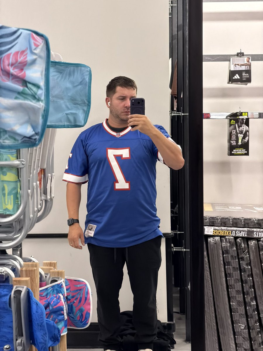 bellybybelly's tweet photo. Instant cop or nah @BuffaloBills #mitchellandness @DougFlutie https://t.co/0GRpuQTzzG