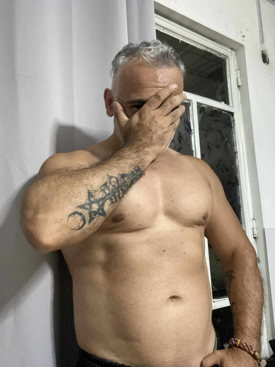 Nmama2s's tweet photo. Un poco mas de este papi maduro. quien no quisiera a un macho como el
Denle mucho amor con sus 🔃 y muchos ❤️
#MACHOPREÑADOR #heteromexicano #heterosengañados https://t.co/tWpYx3Uru6