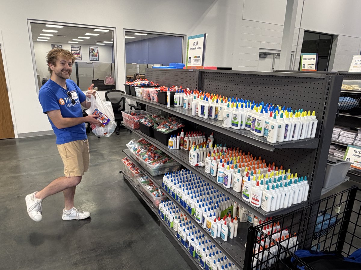 SC4K's tweet photo. Big thanks to our @PNCBank volunteers who spent Friday at our Pre-K Teacher Shop, checking teachers in, counting supplies, and helping educators shop for their classrooms! PNC's Grow Up Great mission is all about setting kids up to succeed, starting early. 💛 https://t.co/TkW6zsuaiD